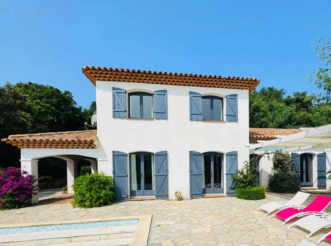 Maison à ROQUEBRUNE-SUR-ARGENS