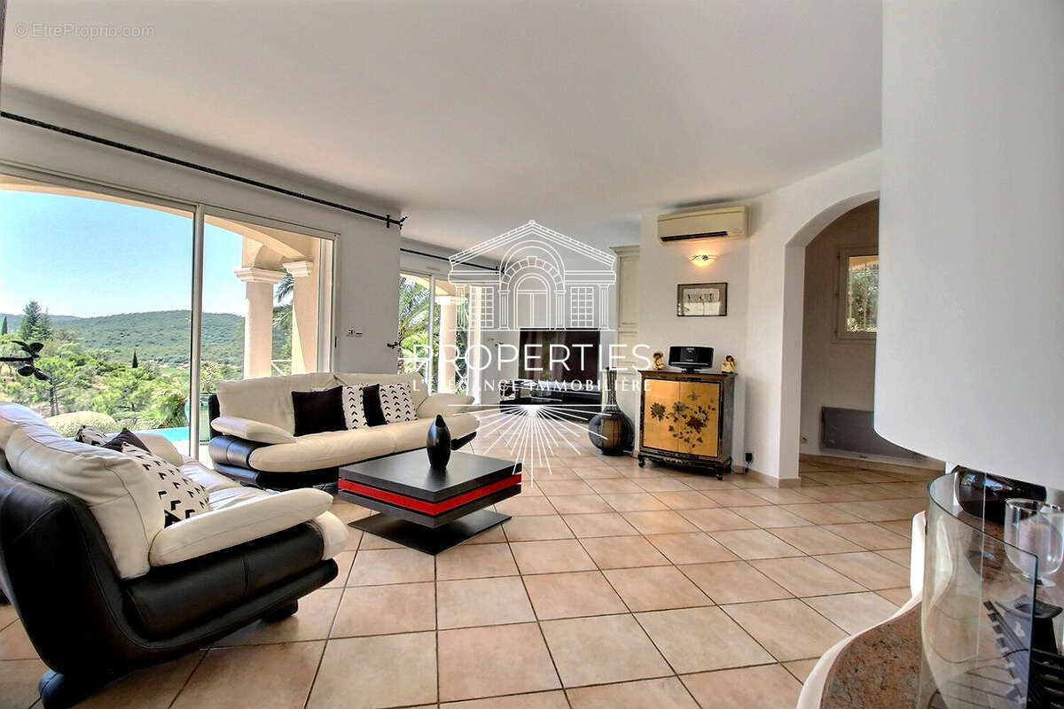 La londe - domaine de valcros - maison de 5 pièces - 130m² - piscine - photo 4