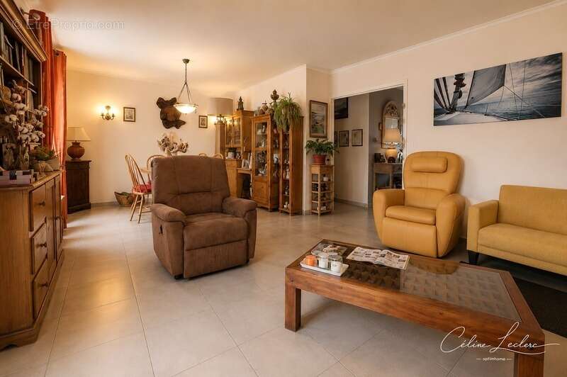 Maison - 120m2 - T5 avec piscine et fort potentiel  à Andilly (17) - photo 4