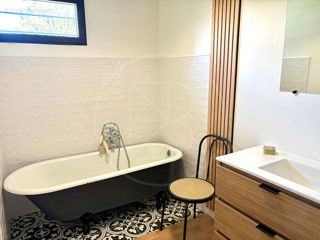 Grande maison familiale rénovée avec charme et modernité - photo 12