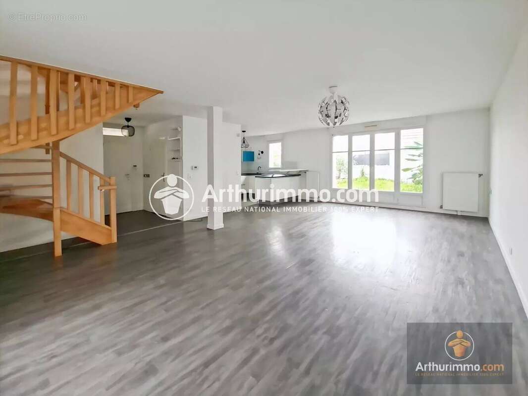 Maison à SAINT-PIERRE-DU-PERRAY