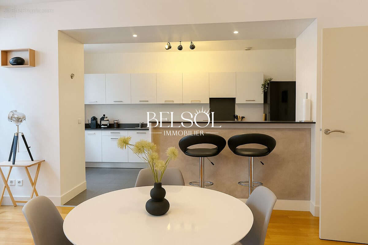 Cuisine ouverte sur séjour - Appartement à PERPIGNAN