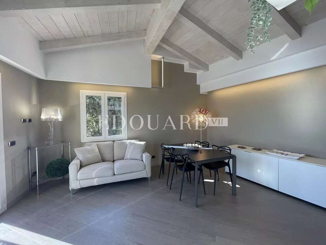 Appartement à ROQUEBRUNE-CAP-MARTIN