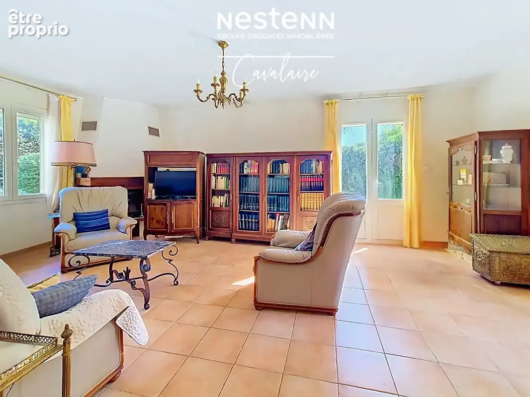 Environnement calme pour cette maison d'environ 141 m² sur  un terrain de 792 m² avec piscine et double garage - photo 4