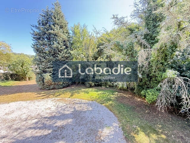 Maison en pierre proche du centre ville avec grand espace de stockage. - photo 15