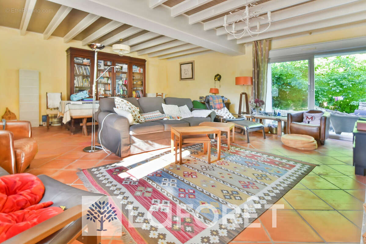 Maison à SAINT-GENIS-DE-SAINTONGE