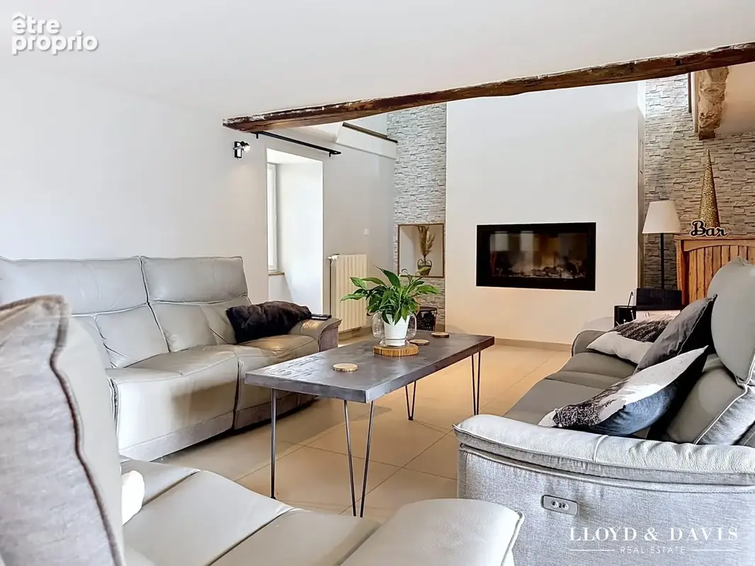 Maison 5 pièces 244 m² à vendre à Saint-Quantin-De-Rancanne (17800) - photo 5