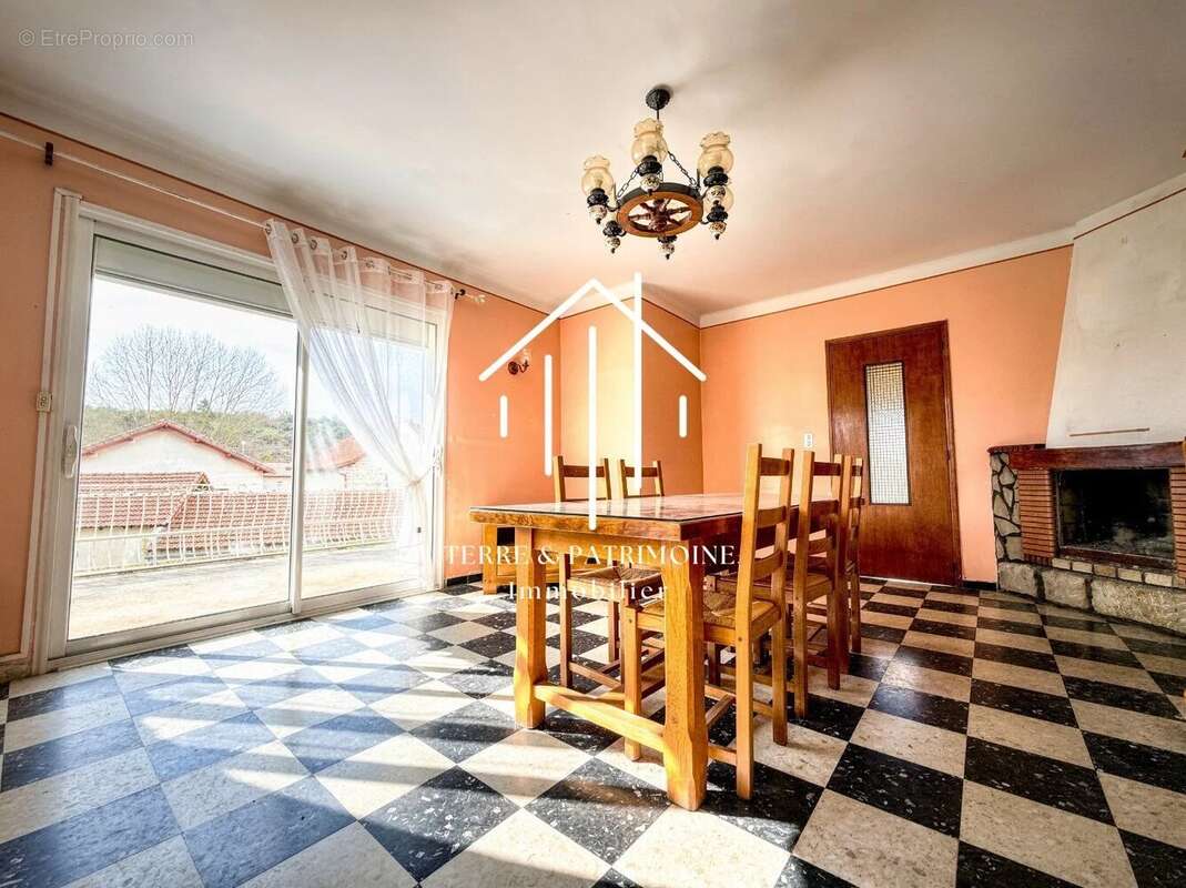 Maison à SAINT-PAUL-LE-JEUNE