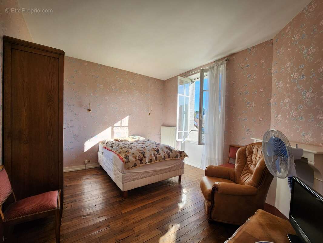 Maison à SAINT-PRIEST-TAURION