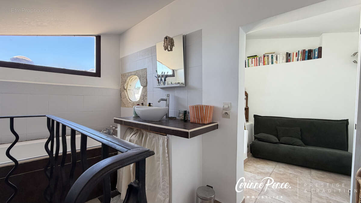 Nimes centre appartement 52 m2 dernier etage terrasse privative propose par corinne ponce immobilier - photo 8