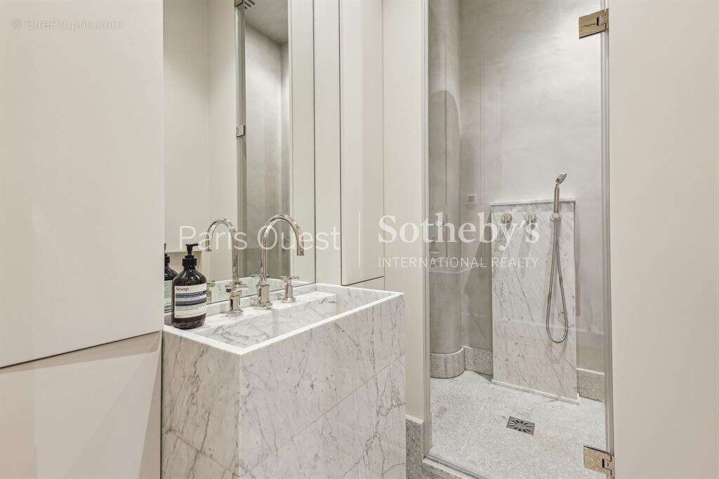 Appartement à PARIS-8E