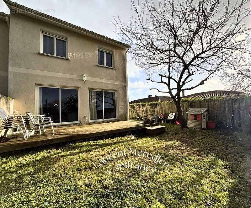 Maison à PRIGNAC-ET-MARCAMPS