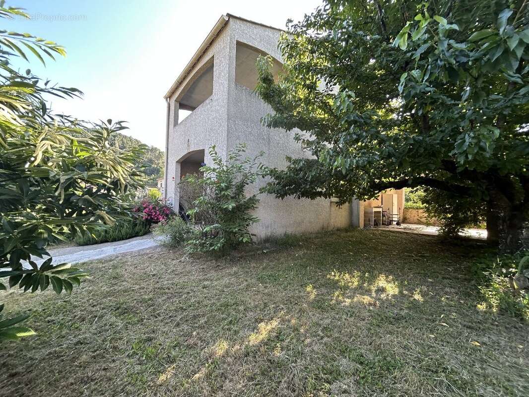 Maison à L&#039;ESTRECHURE