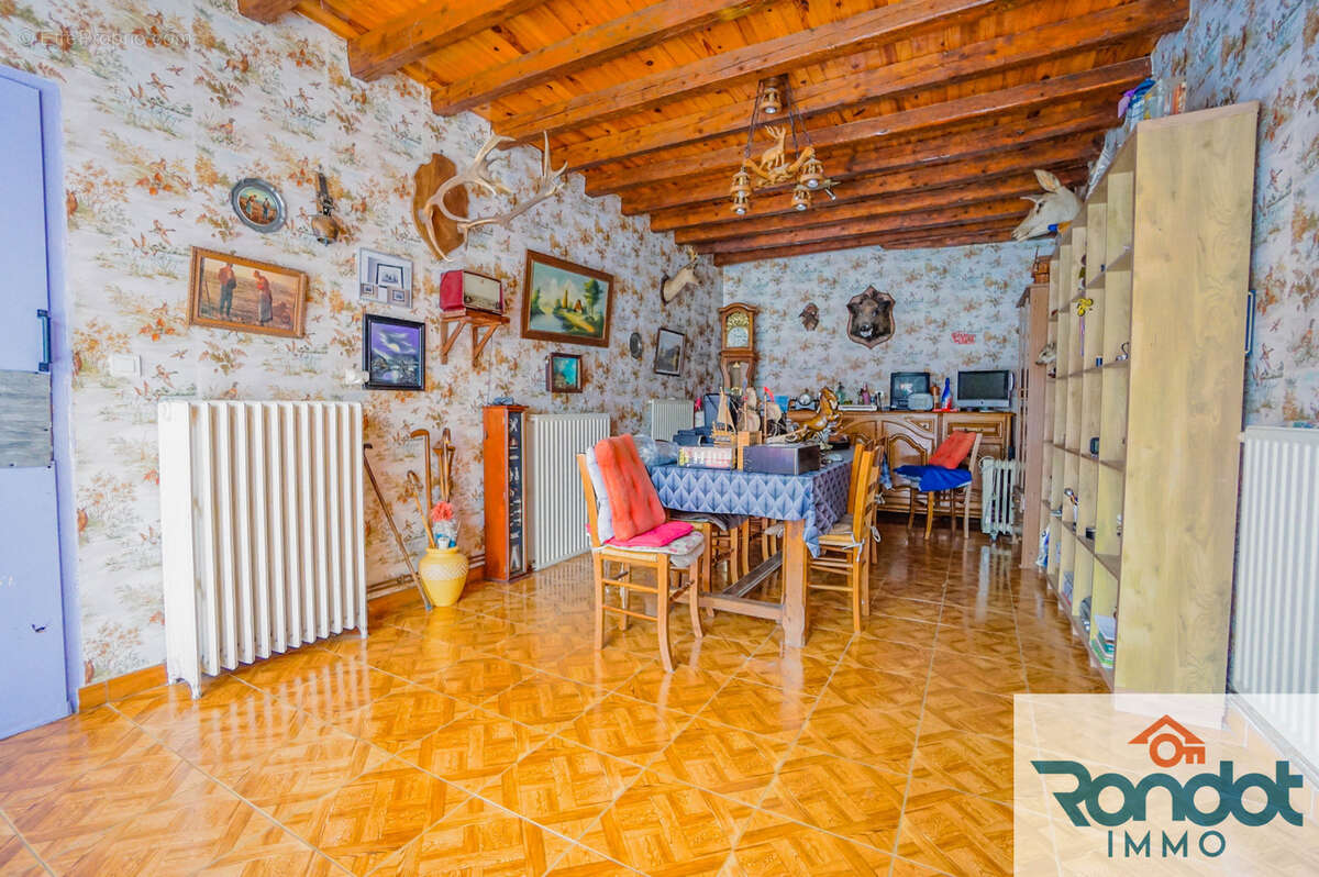 Maison 4 pièces/2 chambres d'une surface de 105 m2 sur une parcelle de 436 m2 + granges - photo 3