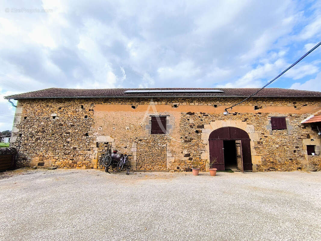 Corps de ferme: Maison en pierre + dépendances, entre Prayssac et Villefranche-du-Périgord - photo 16