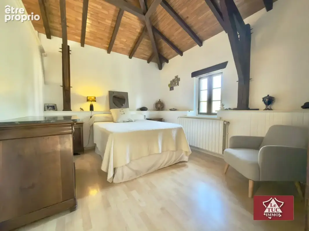 Maison en pierre avec garage, piscine et jardin. - photo 14