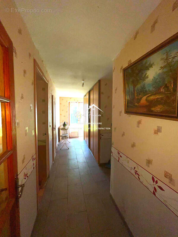 Couloir - Maison à NOYANT-DE-TOURAINE