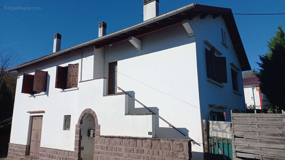 Appartement à AMENDEUIX-ONEIX