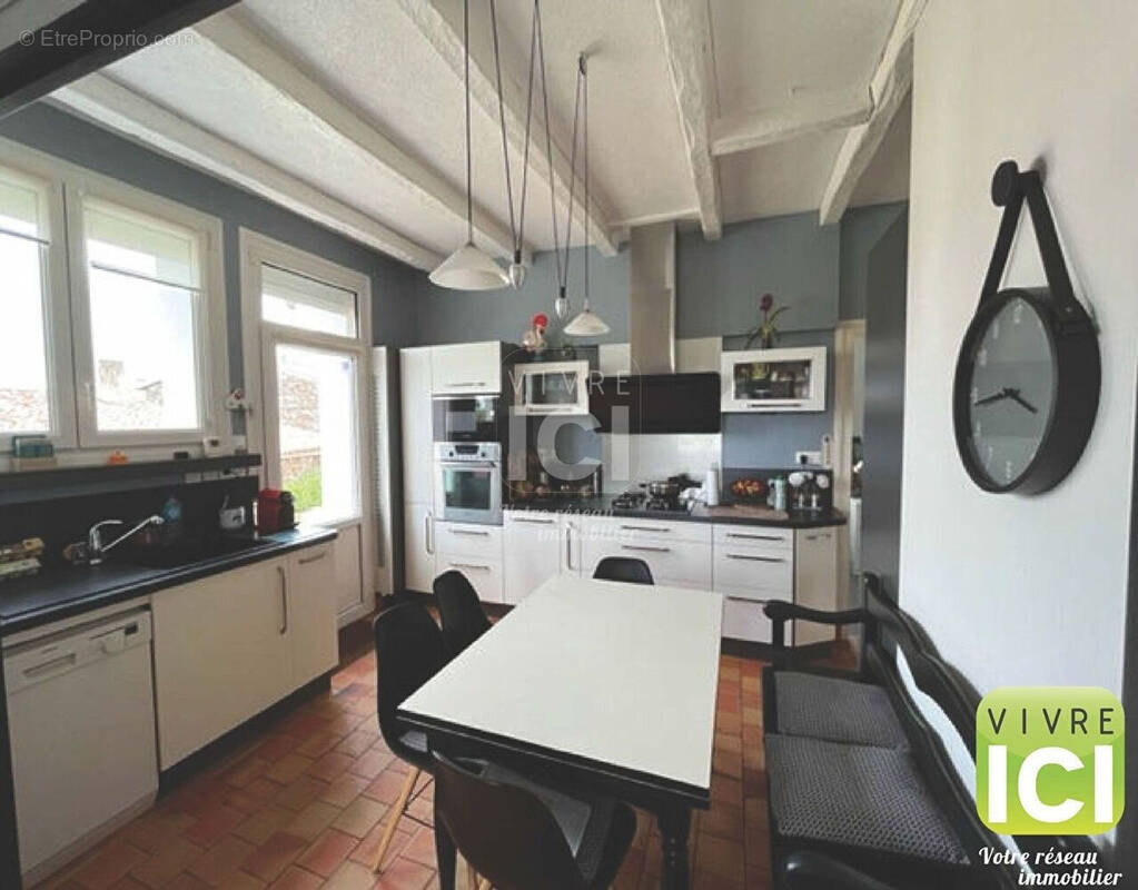 Maison à LA CHAPELLE-BASSE-MER