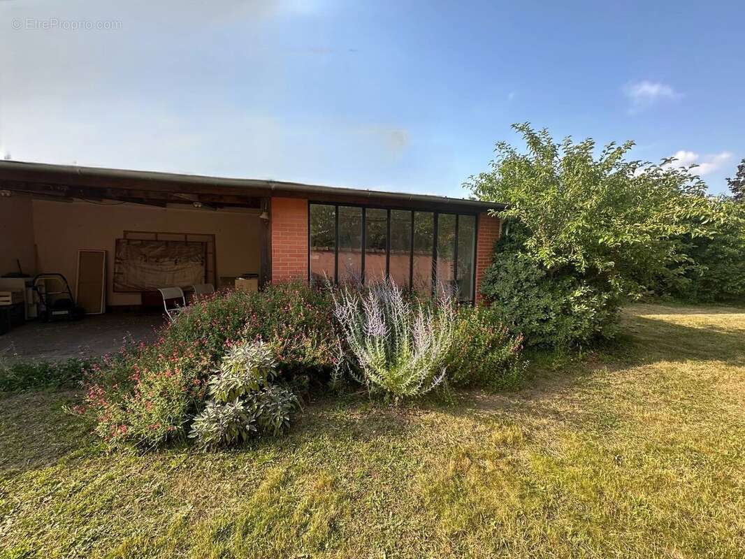 Terrain à SAINT-MAUR-DES-FOSSES