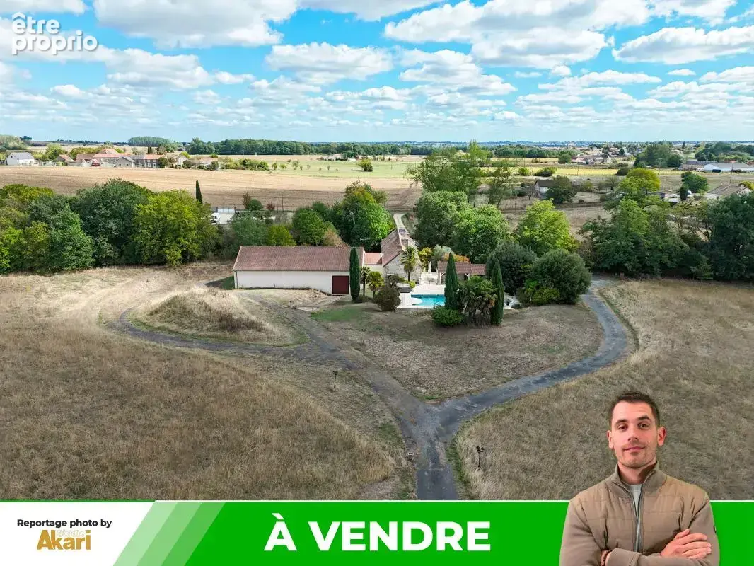 Maison 15 pièces 583 m² à vendre à Thure (86540) - photo 2