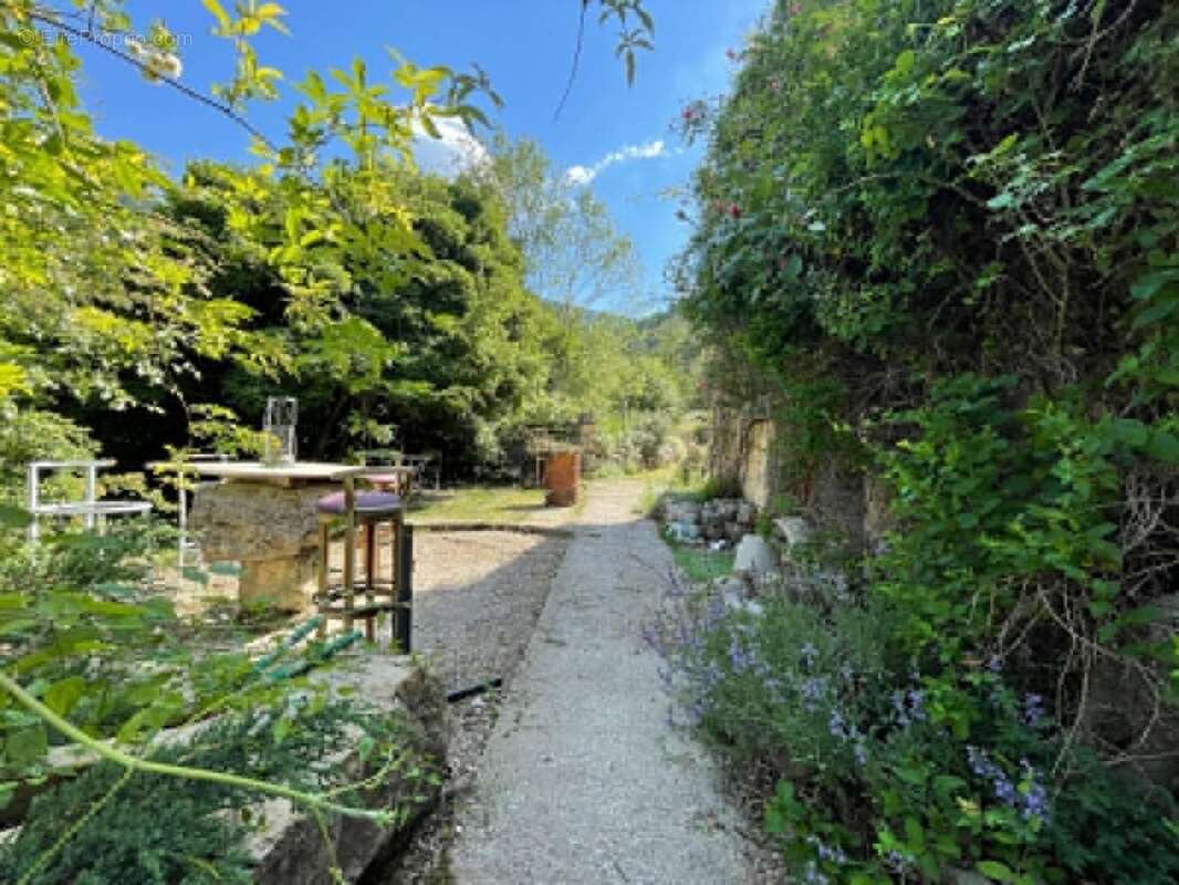 Propriété en pierres avec 2 maisons et 3 hectares de terrain – La Piarre (05) - photo 8