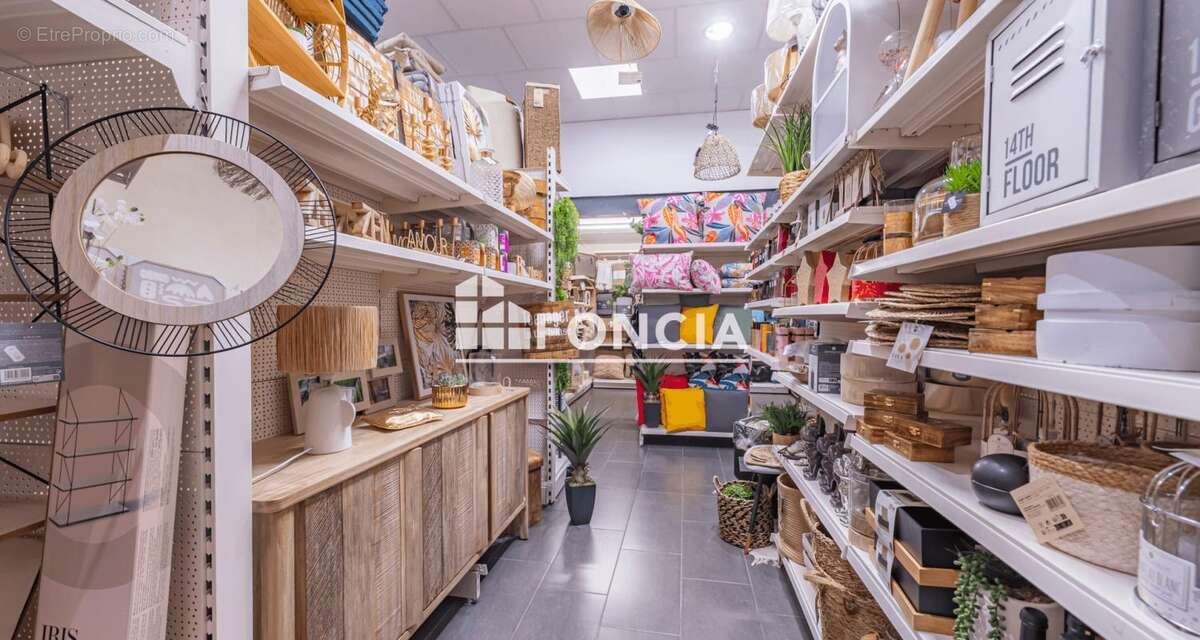 Commerce à SAINT-CLAIR-DU-RHONE