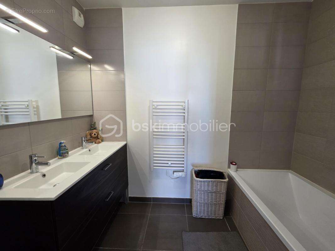 Exclusivité – Bel appartement T4/T5 de 93 m² au 8ème étage, terrasse plein ciel & double parking – Ginko - photo 8