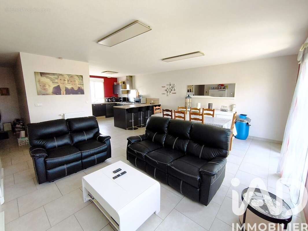 Maison 118 m² à Les Ormes-Sur-Voulzie  - photo 2