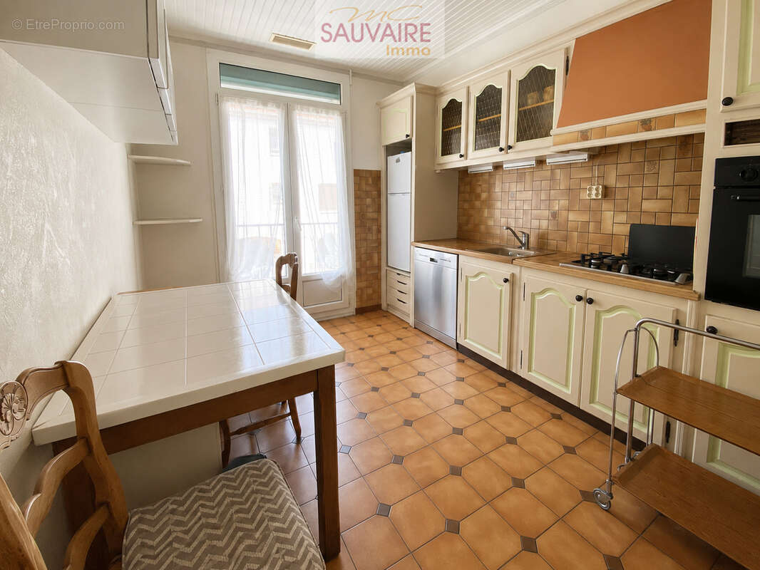 Maison à SAINT-LAURENT-DE-LA-SALANQUE