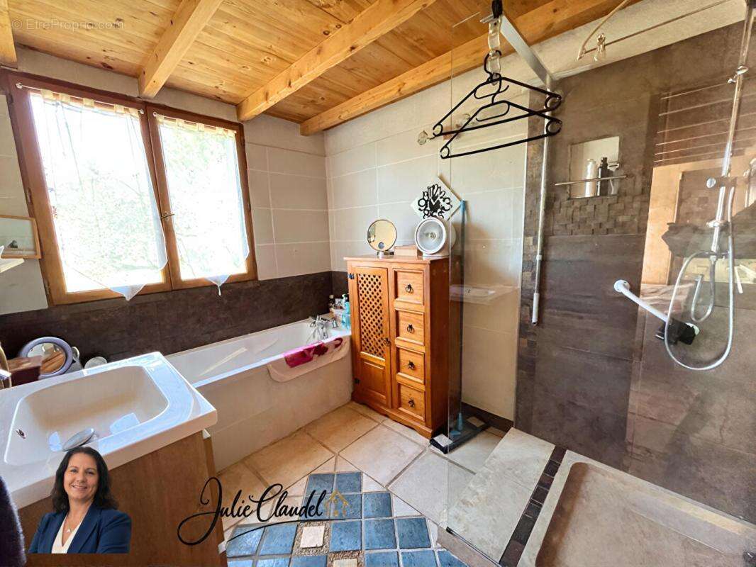 Maison à CHATEAUDOUBLE