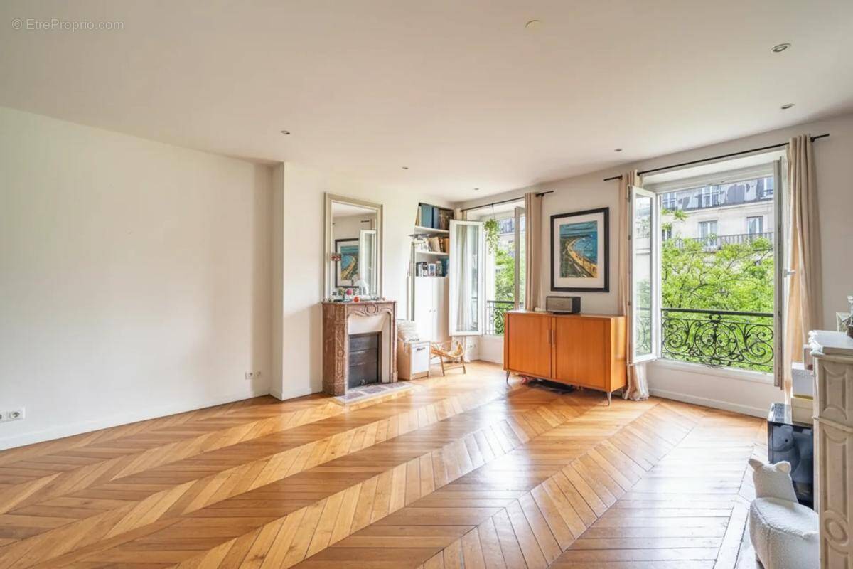 Appartement à PARIS-10E