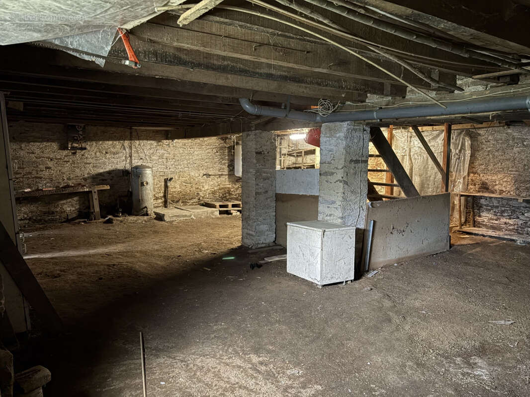 Maison à COUSSAC-BONNEVAL