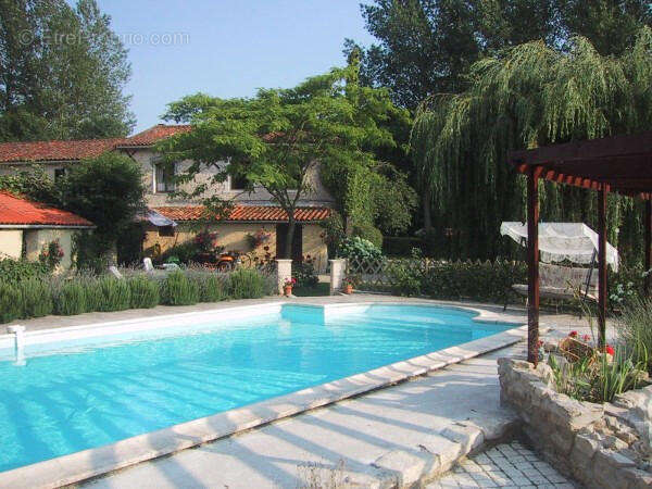 PISCINE - Maison à SAINT-FRAIGNE