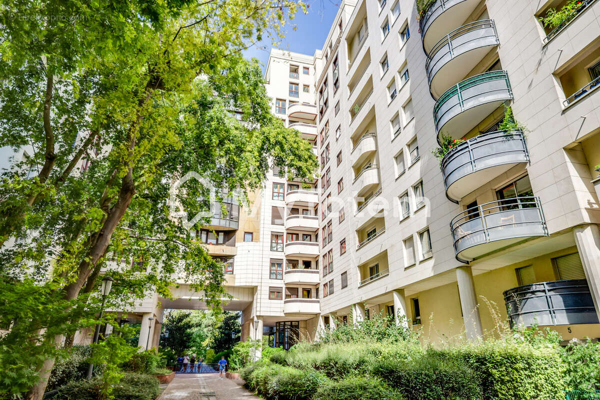 Appartement à COURBEVOIE