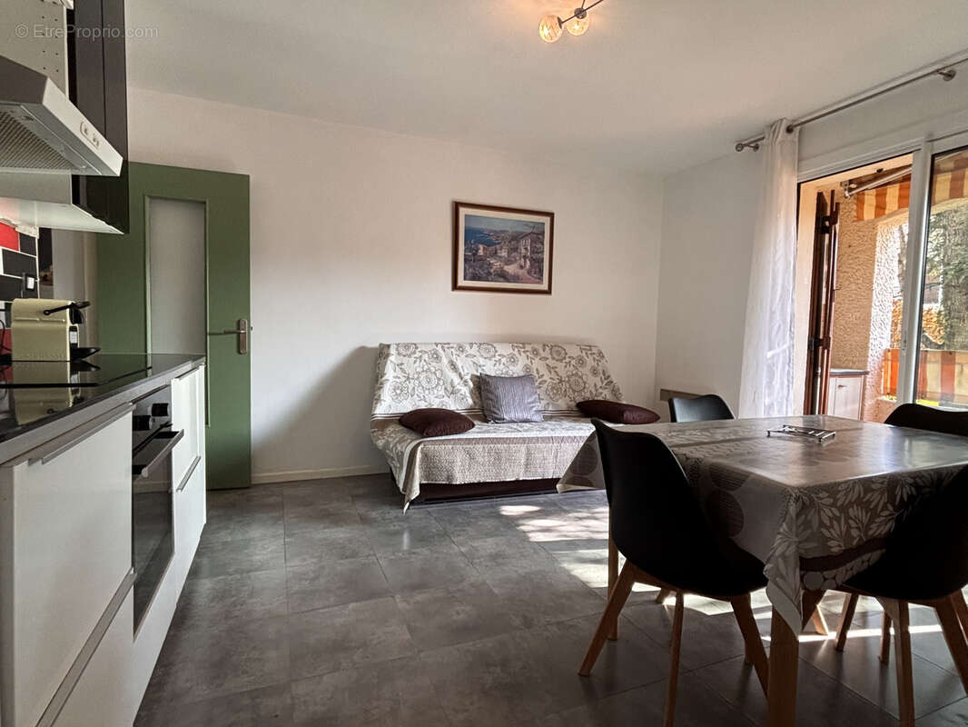 Appartement à SAINT-CYR-SUR-MER