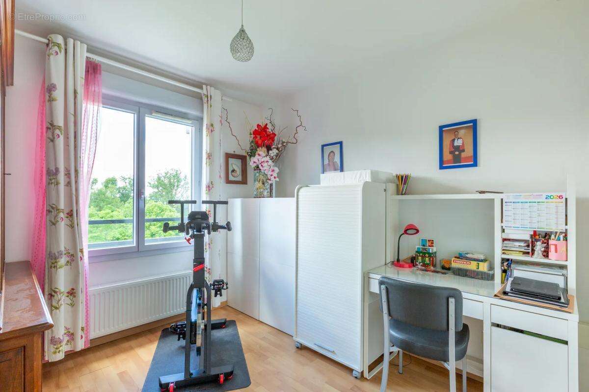 Appartement à MEYZIEU