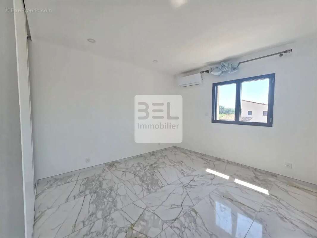 Appartement à LAUDUN-L'ARDOISE