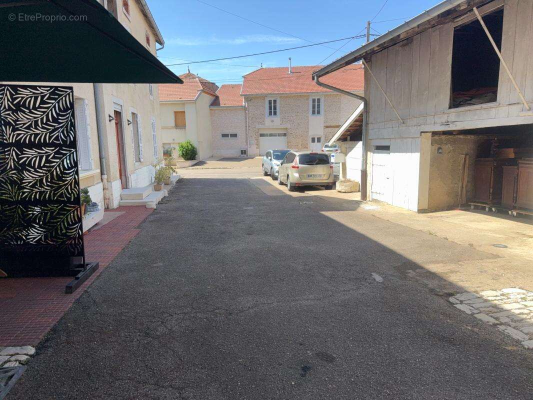 Maison en pierre avec 350 m² de dépendances, jardin et terrasse – Genevrières (52) - photo 29