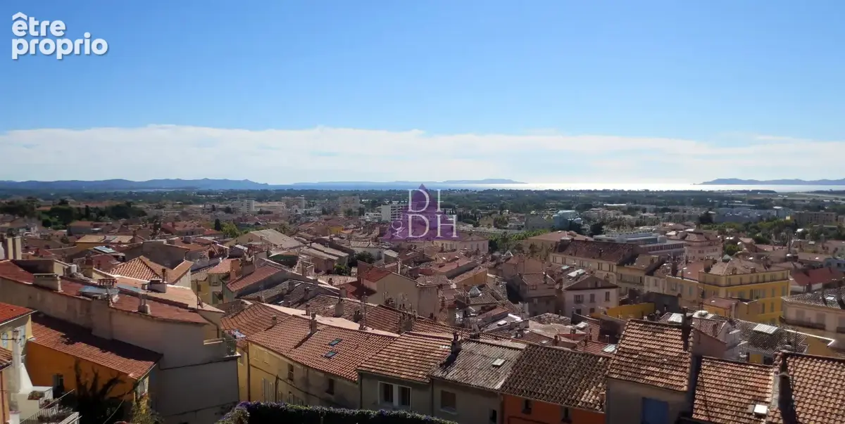 Maison de ville de caractère au cœur du centre historique médiéval HYERES, avec vue panoramique exceptionnelle - photo 11