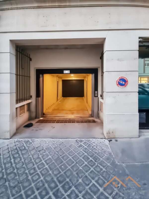 Parking à PARIS-15E