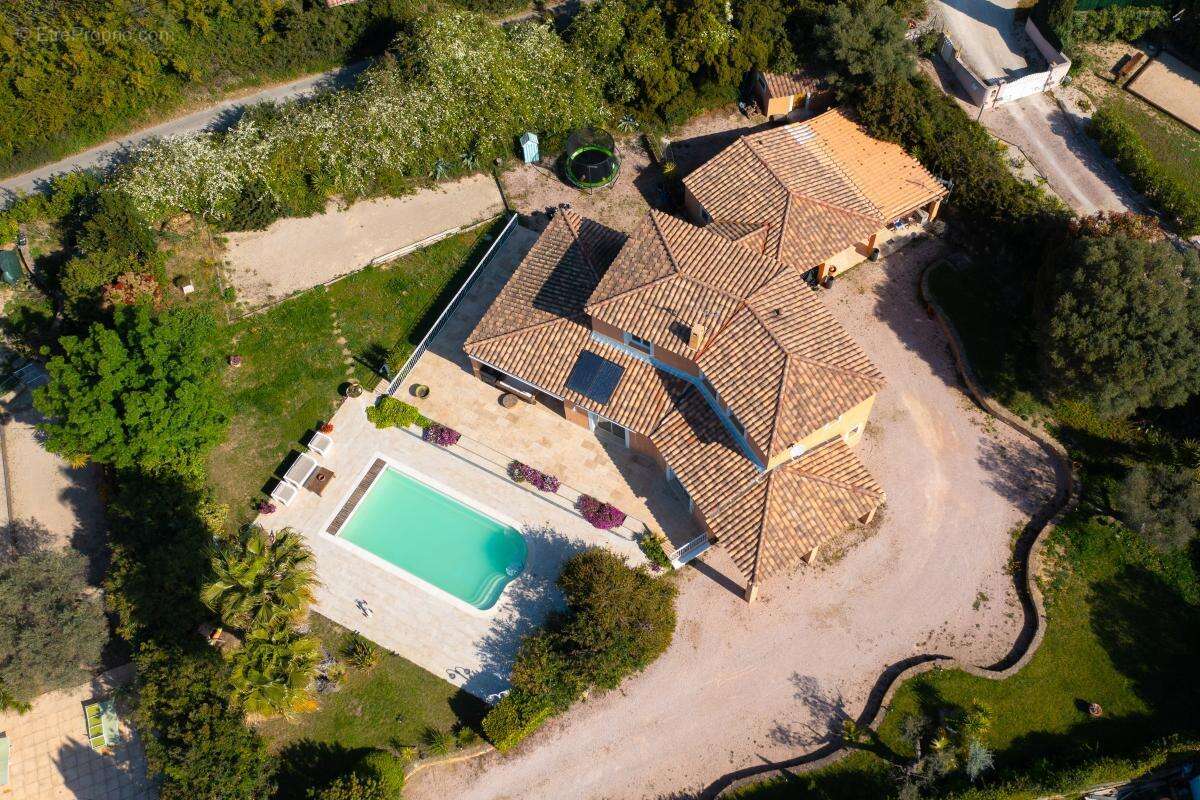 Maison à SAINT-CYR-SUR-MER