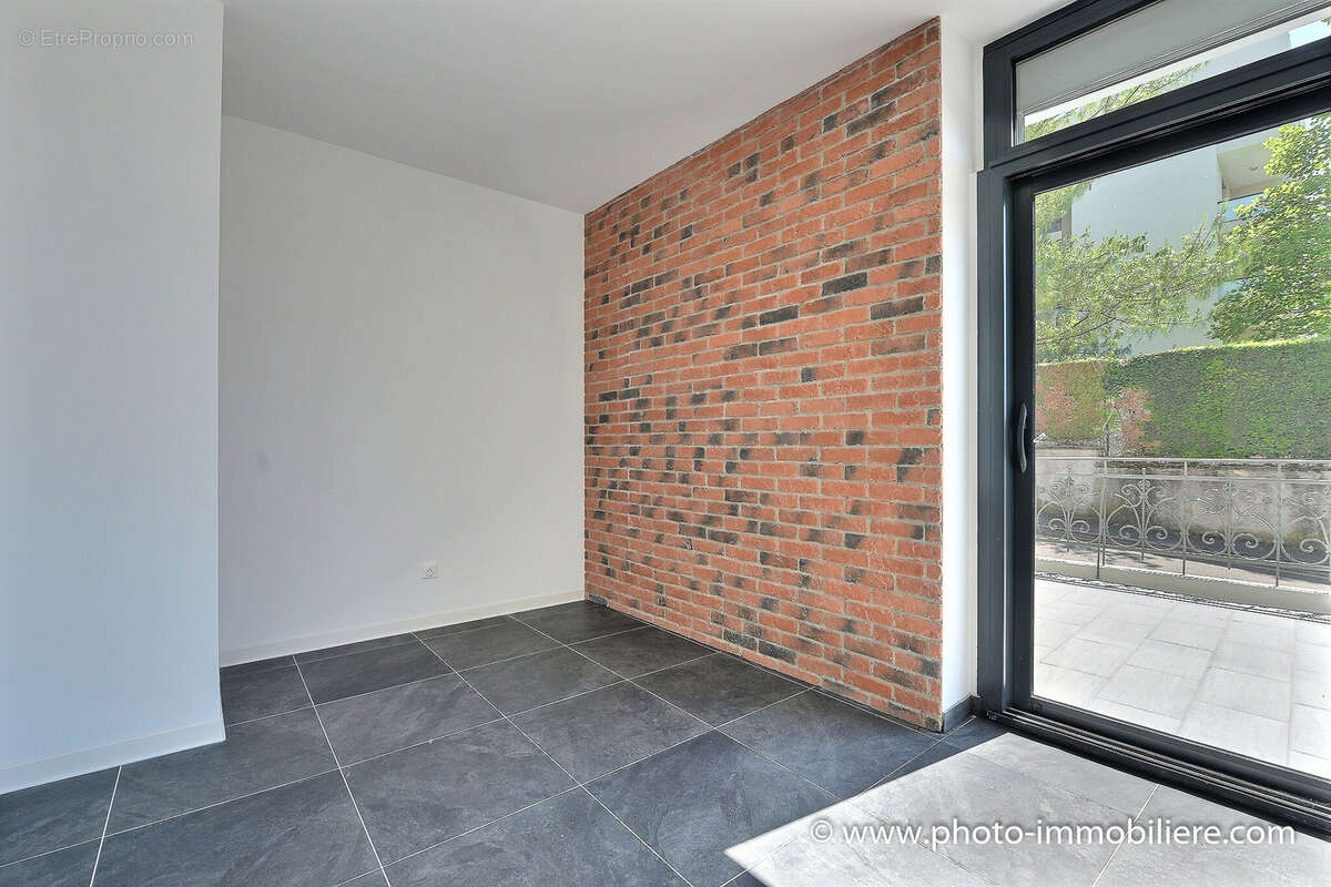 Local professionnel avec acquisition de l'immeuble de rapport  • 375 m2 • Rebberg de Riedisheim - photo 3
