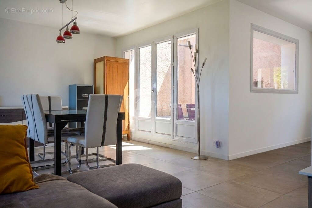 Maison à ROQUEBRUNE-SUR-ARGENS