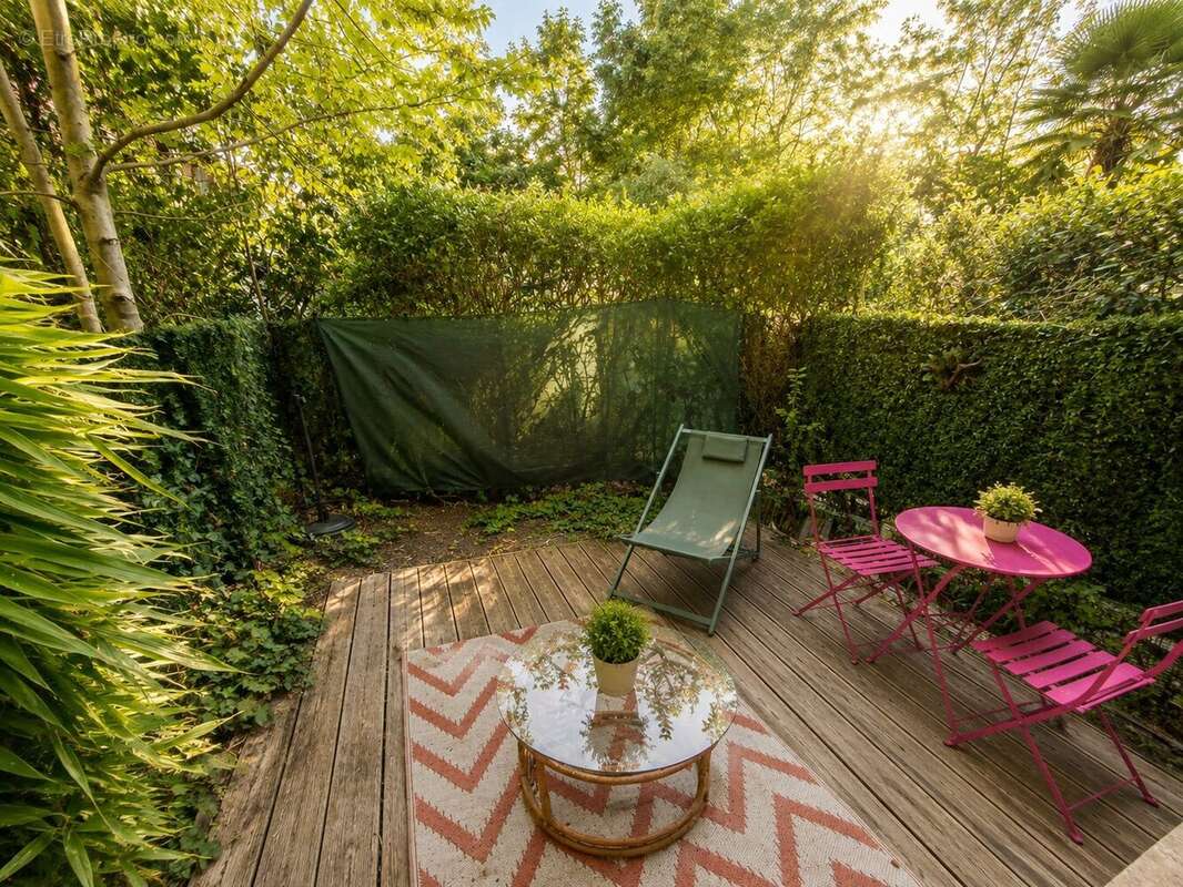 Appartement 28 m² à Fontenay-Le-Fleury  - photo 2