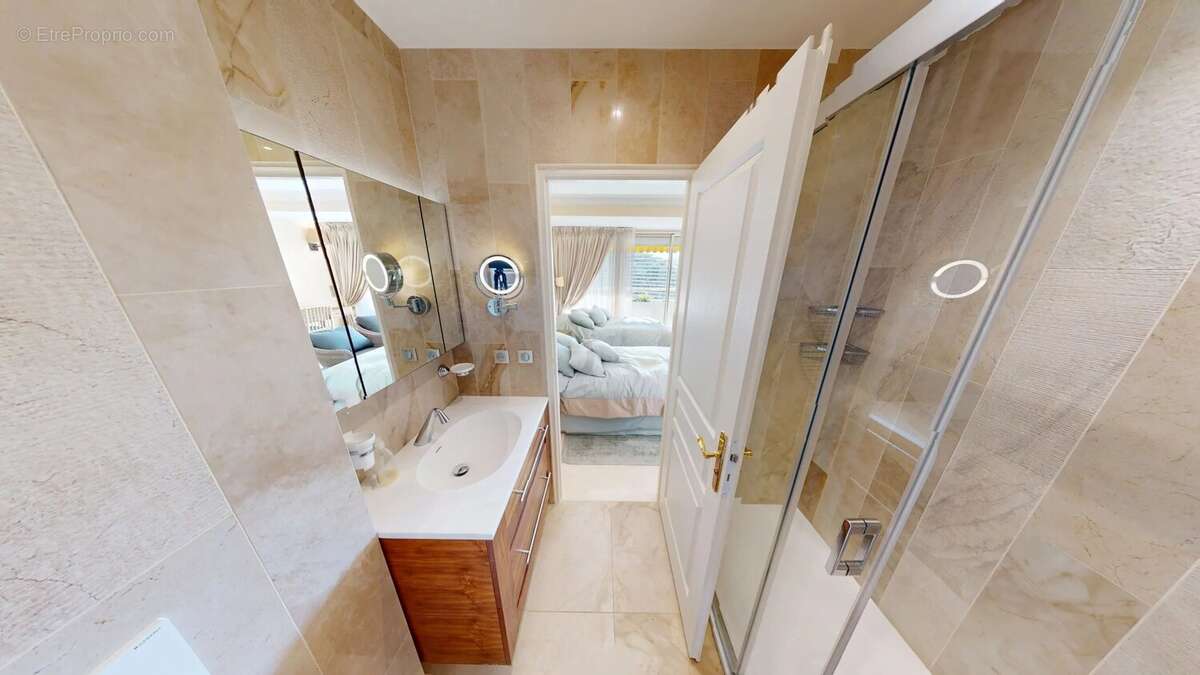 Appartement à VILLENEUVE-LOUBET