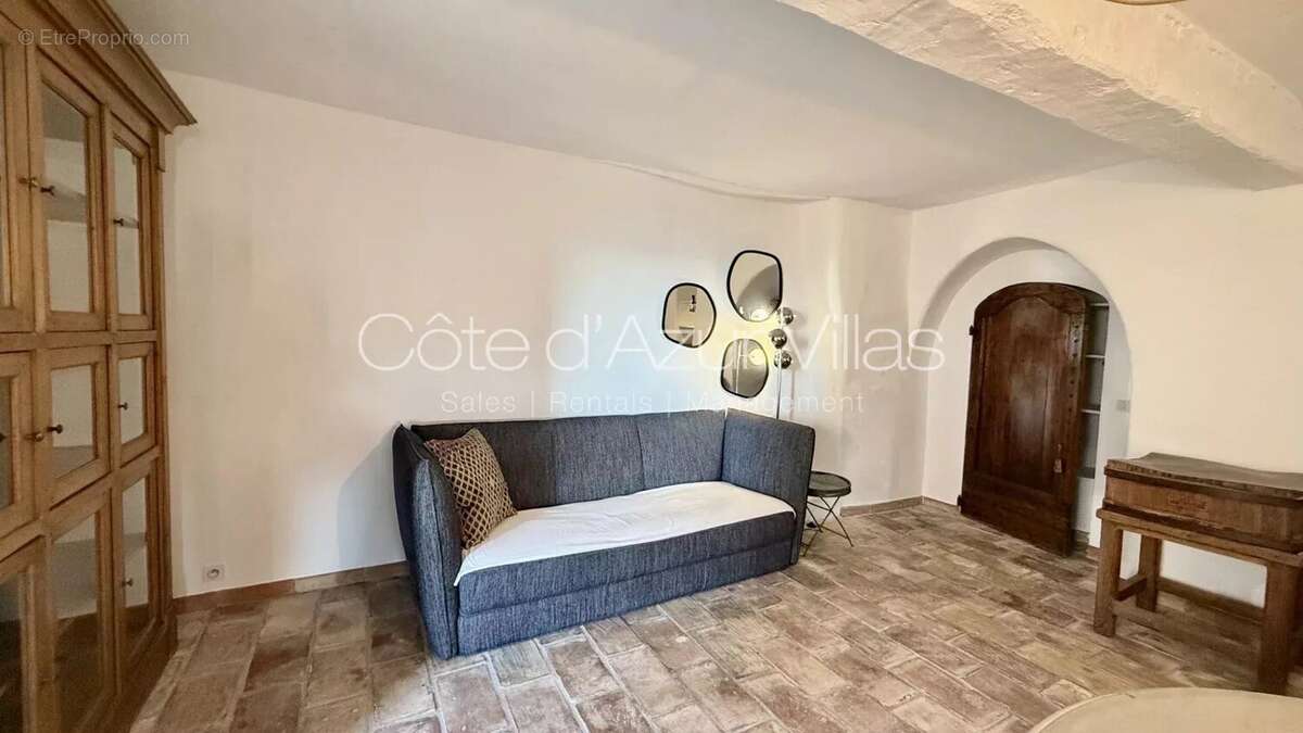 Maison à CHATEAUNEUF-GRASSE