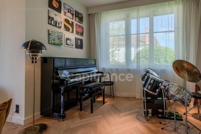 Maison bourgeoise 255 m² entièrement rénovée, parc clos et arboré de 4 303 m² (piscinable), 3 garages, terrasse, jacuzzi - photo 36