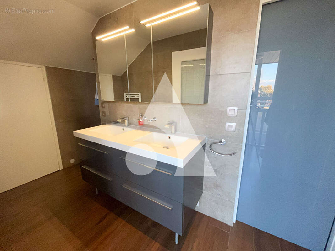 Appartement à FERNEY-VOLTAIRE