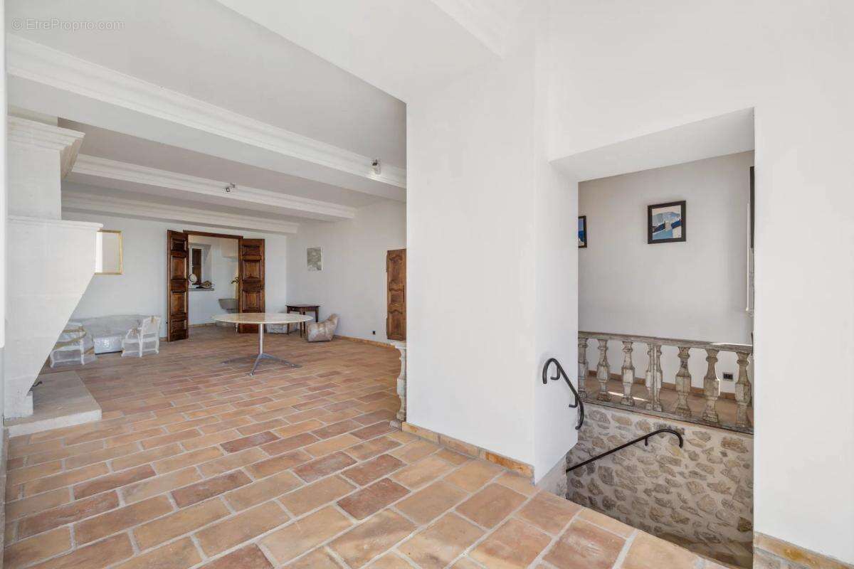 Maison à CHATEAUNEUF-GRASSE